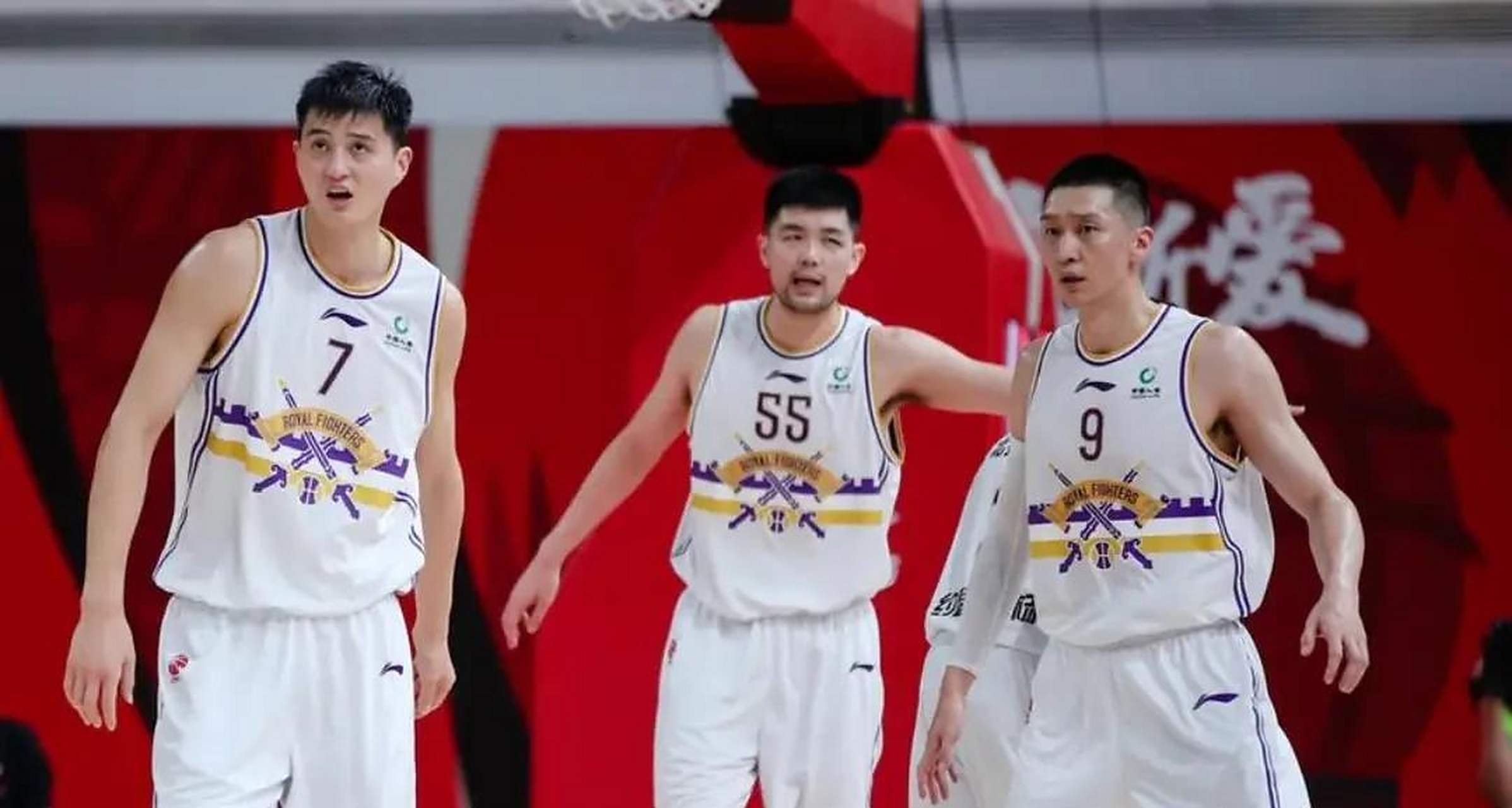 关于CBA常规赛关键战走向成谜；AC米兰队长鼓劲；值得警惕；团队化学反应显著的信息