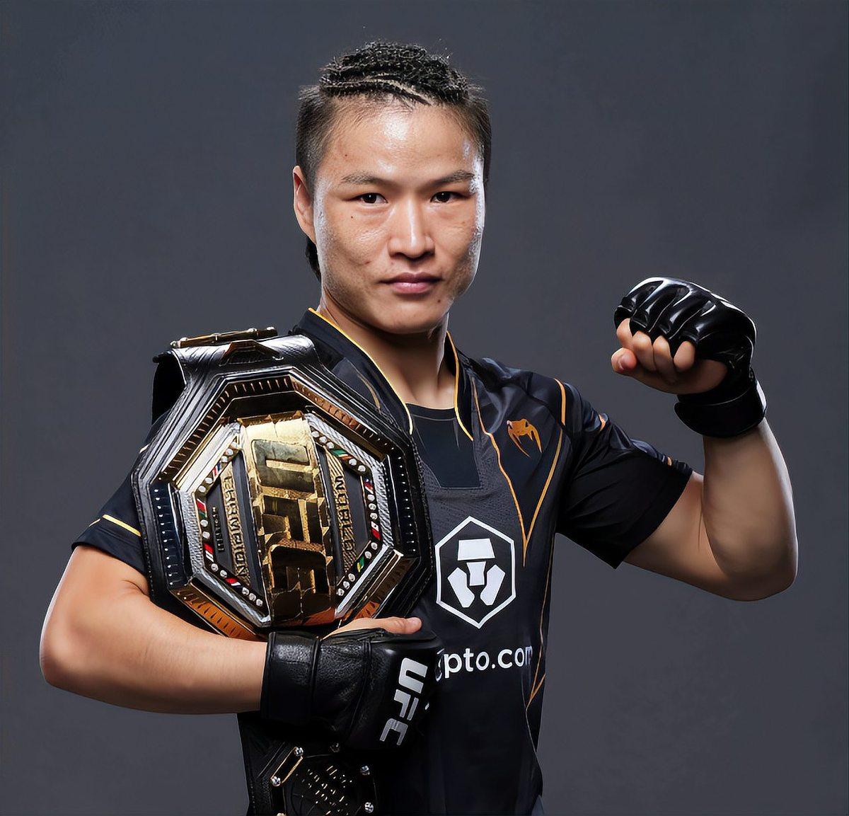 关于UFC公开赛上演强强对话，关东貔貅队翻盘江南灰熊队，战术调整见效；韧性与执行并存的信息