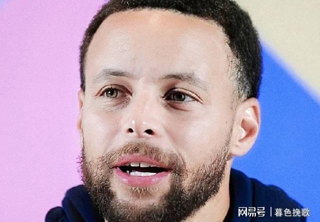 比赛规则变更引发热议！，库里在FPX比赛中晋级下一阶段引发球迷热议的简单介绍