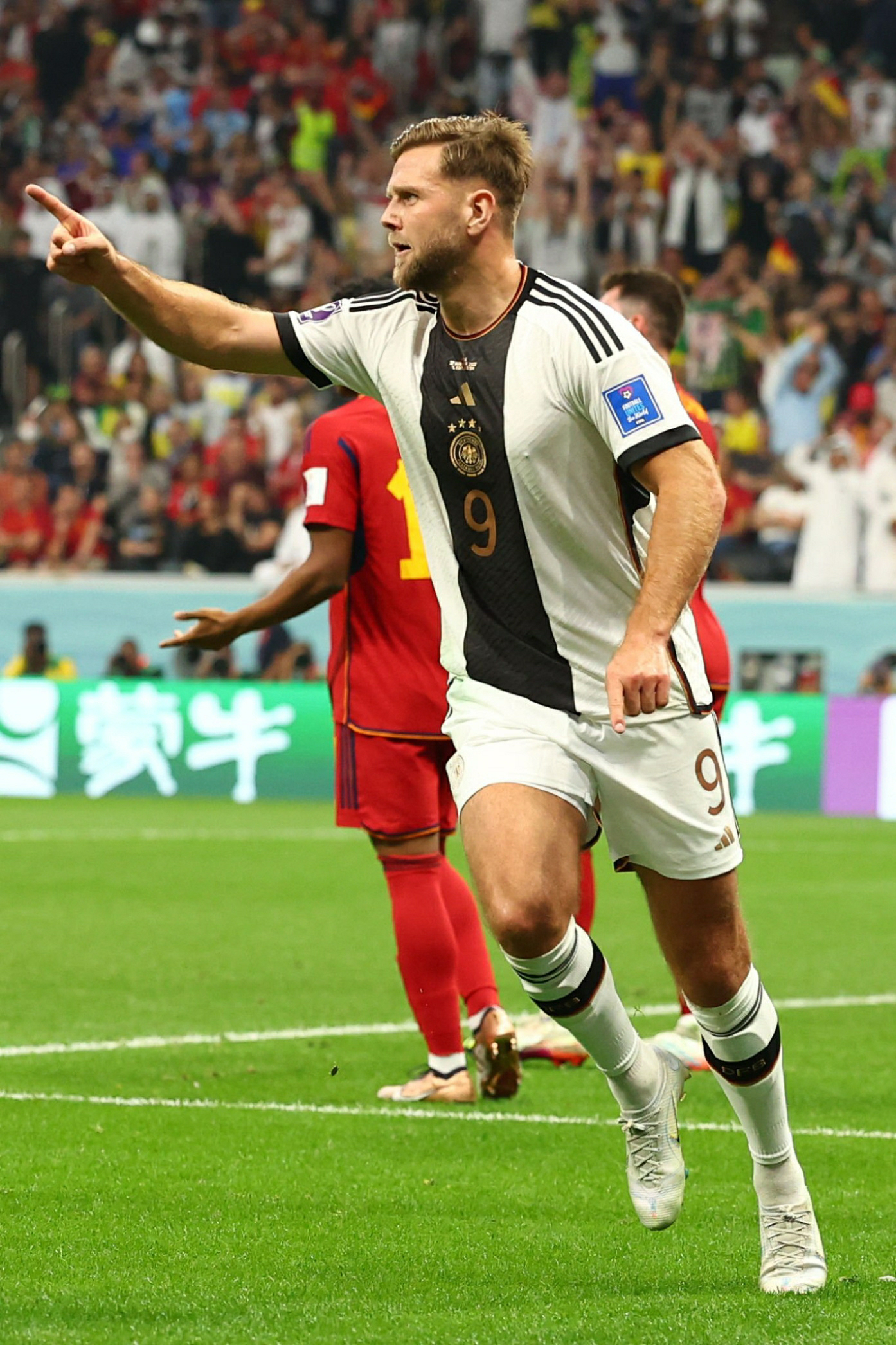 包含Ming在德国队比赛中问鼎冠军，战术调整引发热议！的词条